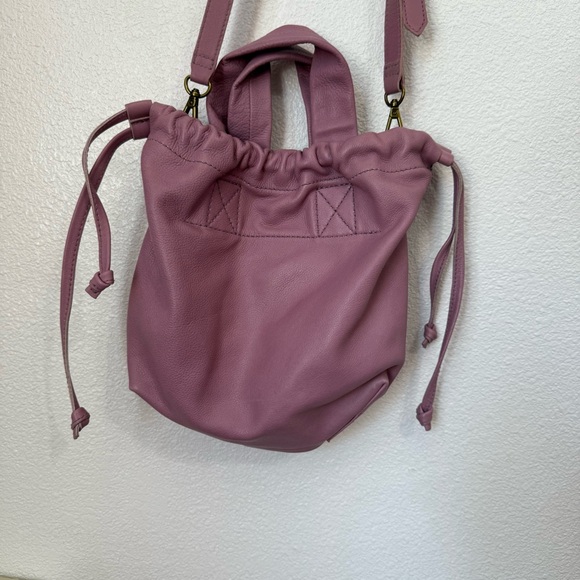 Madewell The Piazza Leather Clinched Crossbody Bag in Vibrant Lilac - Picture 10 of 13